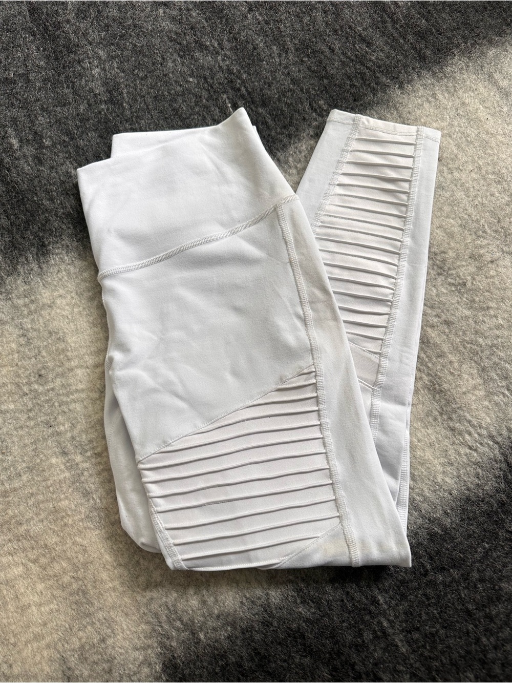 ALO Yoga White High-Waist Moto Leggings - L